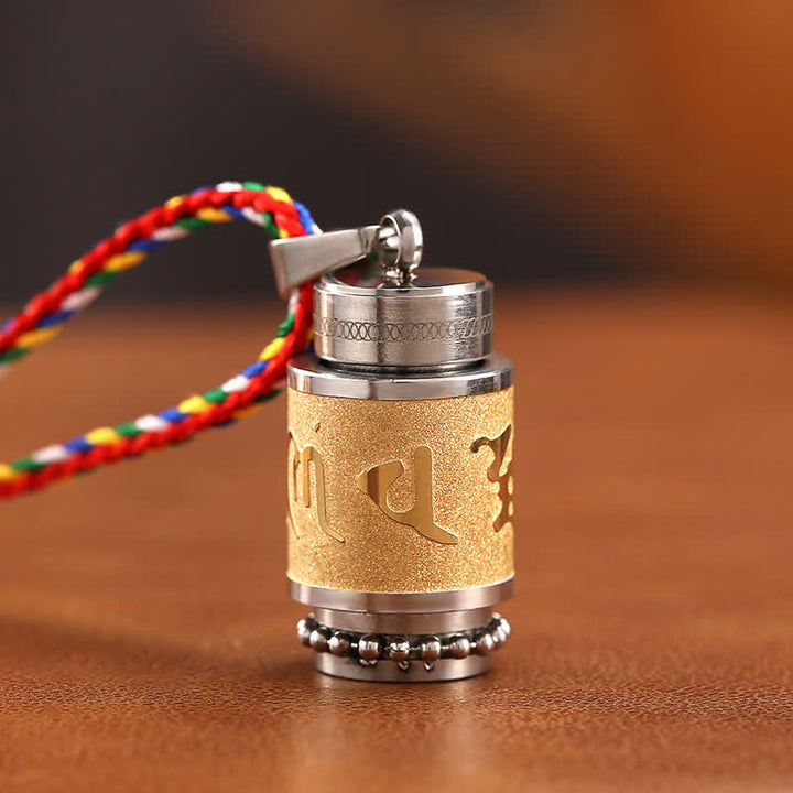 Buddha Stones Tíbet Om Mani Padme Hum Shurangama Mantra Titanio Acero Sabiduría Amuleto Collar Colgante - 1,4 x 2,4 cm - Oro - Cuerda de colores - image 19