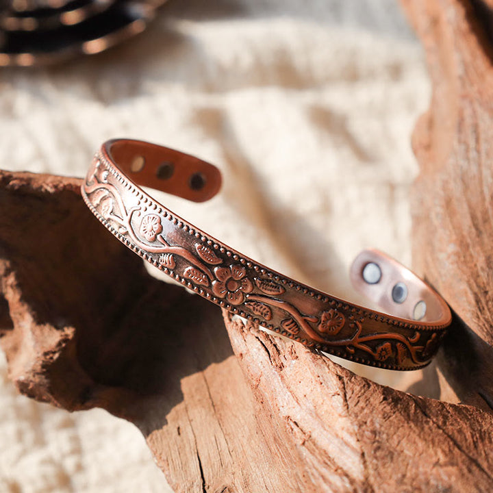 Brazalete ajustable de cobre magnético floral con Buddha Stones