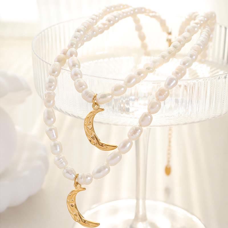 Colgante de collar tranquilo con luna creciente y perlas