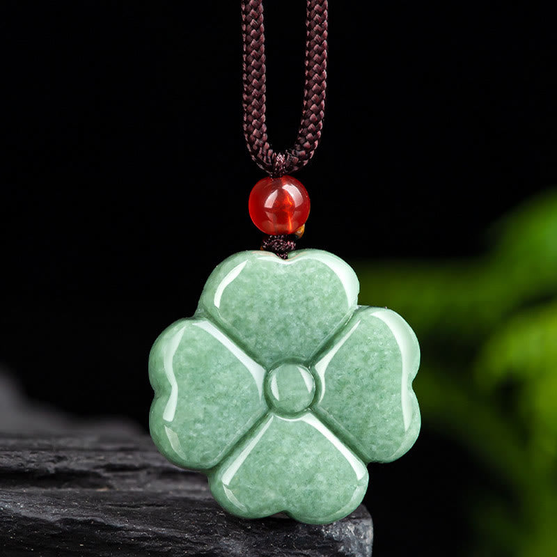 Colgante de collar de prosperidad de jade con trébol de cuatro hojas de la suerte natural con Buddha Stones