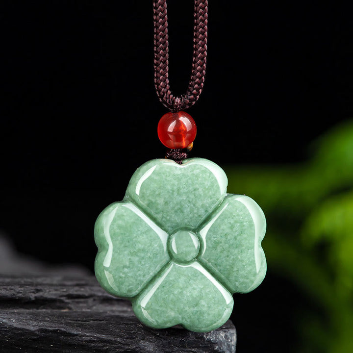 Colgante de collar de prosperidad de jade con trébol de cuatro hojas de la suerte natural con Buddha Stones