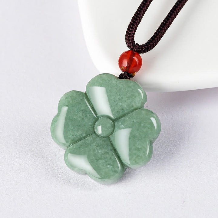 Colgante de collar de prosperidad de jade con trébol de cuatro hojas de la suerte natural con Buddha Stones