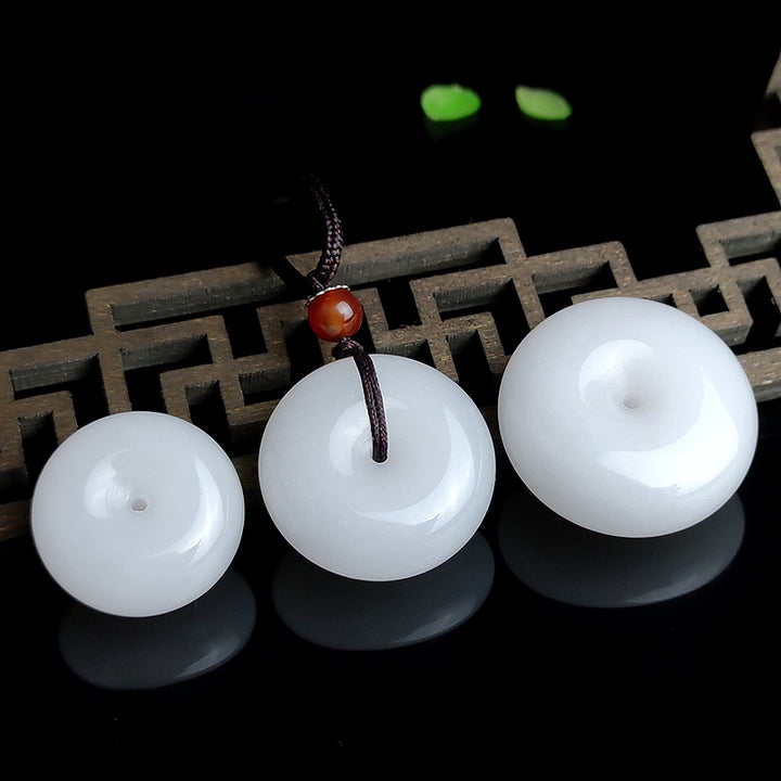 Colgante redondo de collar de bendición con hebilla de paz de jade blanco hetiano