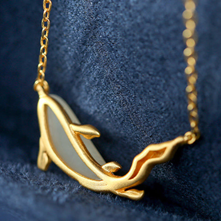 Colgante de collar de la suerte del delfín de jade blanco de plata de ley 925 con Buddha Stones