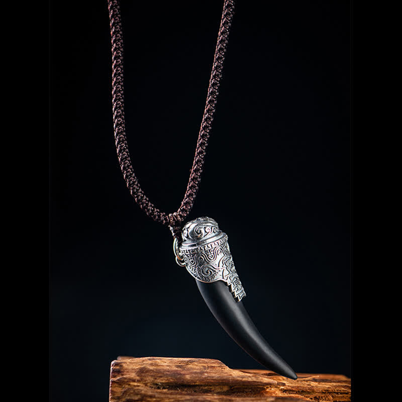 Colgante de plata de ley 925 con diseño de diente de lobo de obsidiana negra