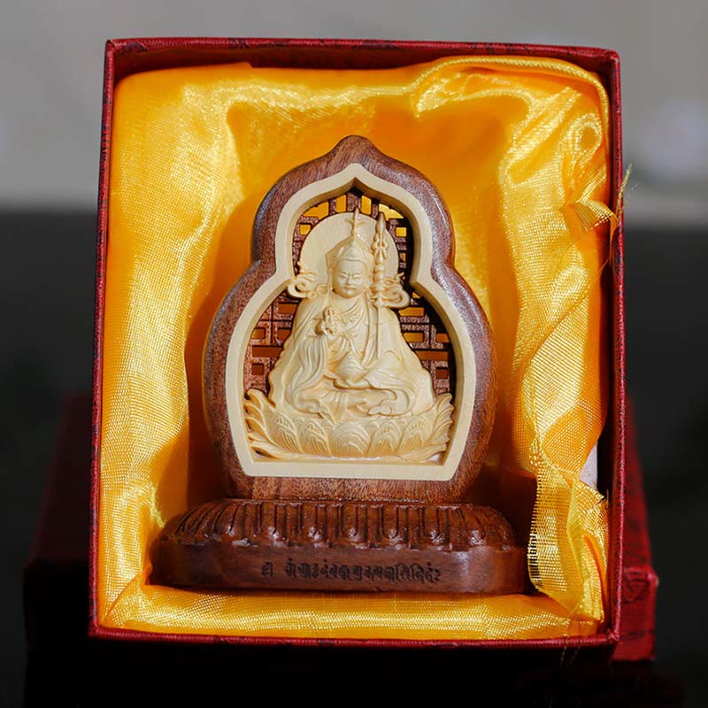 Estatua decorativa de madera grabada de Guru Rinpoche Buddha Padmasambhavan Serenity