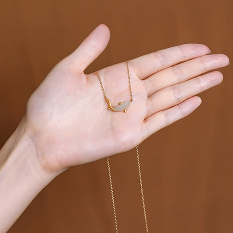 Colgante de collar de la suerte del delfín de jade blanco de plata de ley 925 con Buddha Stones