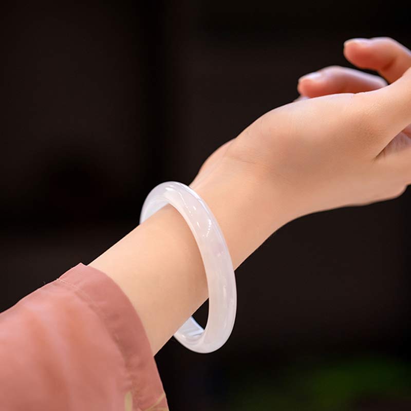 Brazalete de pulsera positiva de armonía de calcedonia natural con Buddha Stones