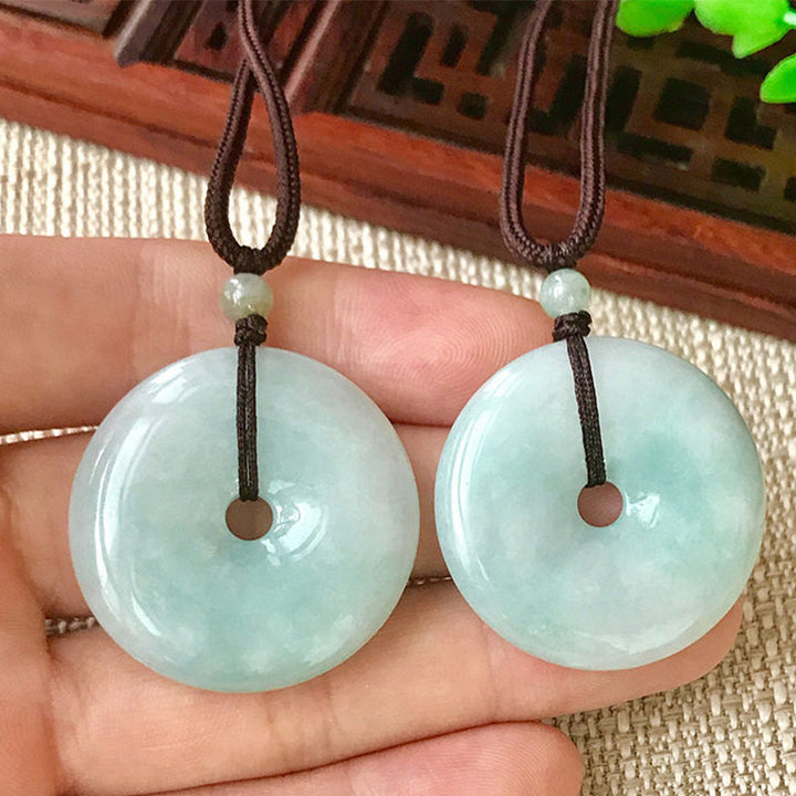 Colgante de collar de suerte con hilo de jade redondo de Buddha Stones