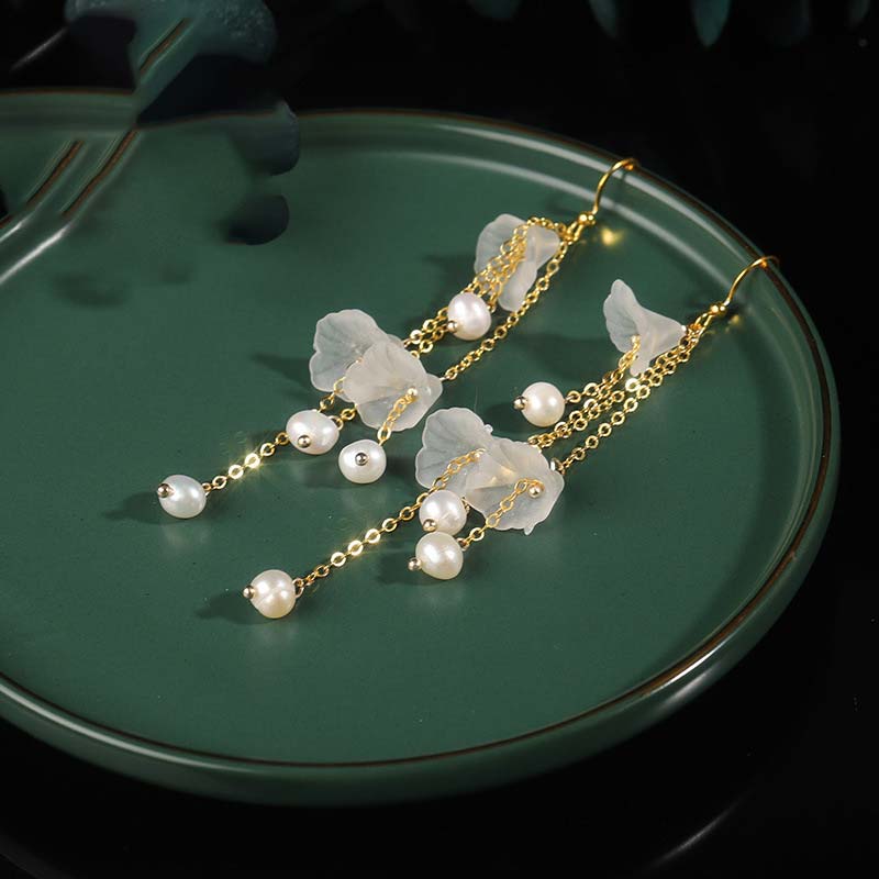 Pendientes colgantes de la suerte con pétalos de flores y perlas de Buddha Stones