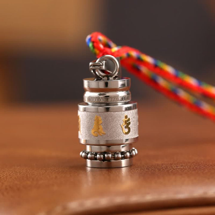 Buddha Stones Tíbet Om Mani Padme Hum Shurangama Mantra Titanio Acero Sabiduría Amuleto Collar Colgante - 1,2 cm x 1,8 cm - Plata - Cuerda de colores - image 10