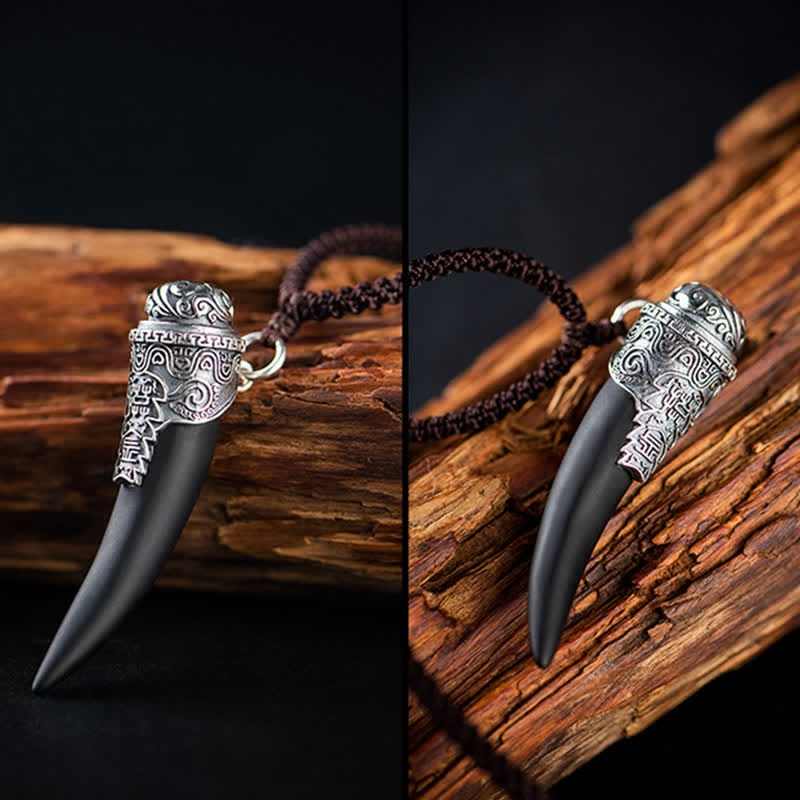 Colgante de plata de ley 925 con diseño de diente de lobo de obsidiana negra