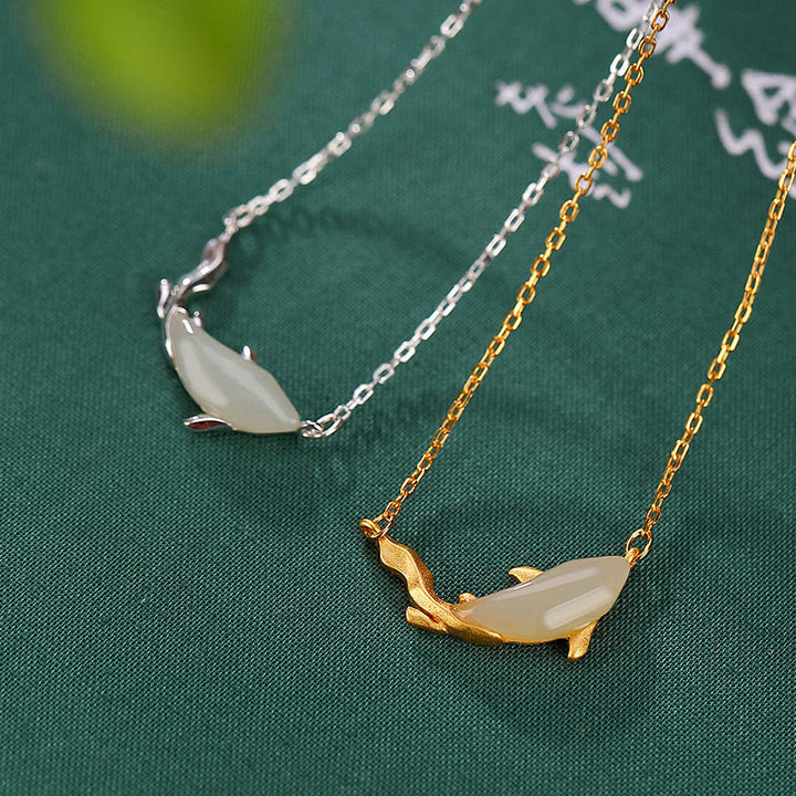 Colgante de collar de la suerte del delfín de jade blanco de plata de ley 925 con Buddha Stones