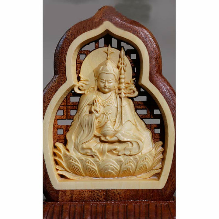 Estatua decorativa de madera grabada de Guru Rinpoche Buddha Padmasambhavan Serenity