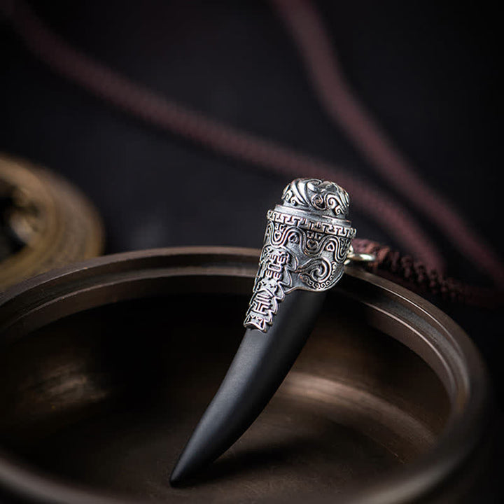 Colgante de plata de ley 925 con diseño de diente de lobo de obsidiana negra