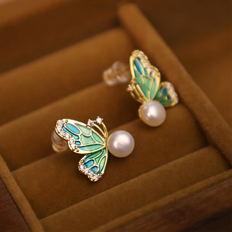 Pendientes curativos de mariposa con perlas naturales de cobre chapado en oro de 18 quilates con postes de plata de ley 925 con Buddha Stones