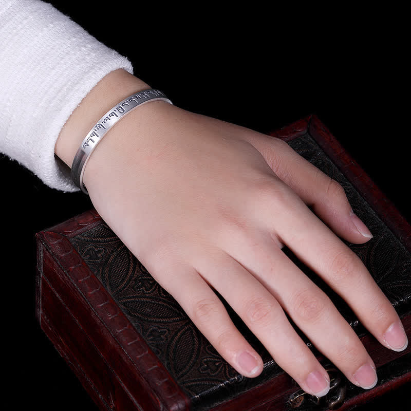 Pulsera de protección Sutra de corazón con seis palabras verdaderas de plata de ley 999 con Buddha Stones