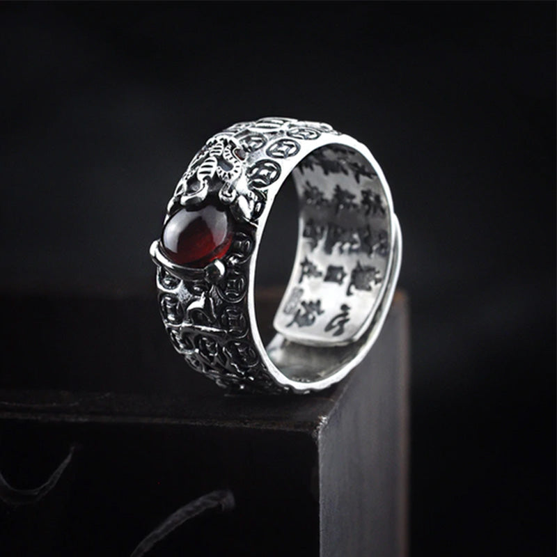 Anillo de riqueza de granate rojo FengShui PiXiu con Buddha Stones