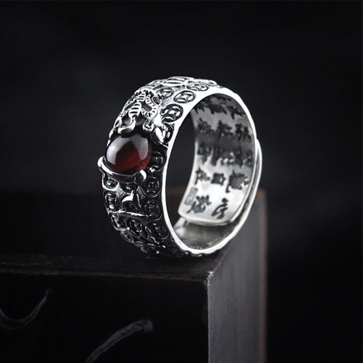 Anillo de riqueza de granate rojo FengShui PiXiu con Buddha Stones