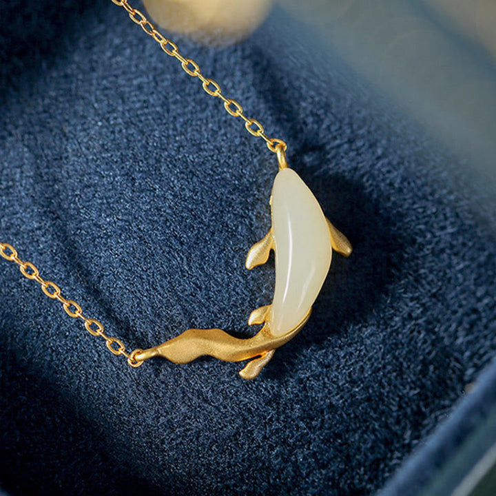 Colgante de collar de la suerte del delfín de jade blanco de plata de ley 925 con Buddha Stones