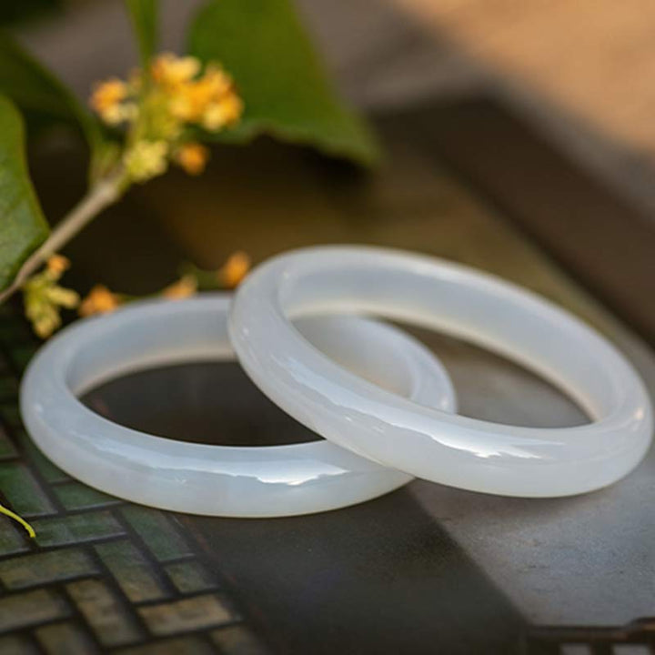 Brazalete de pulsera positiva de armonía de calcedonia natural con Buddha Stones