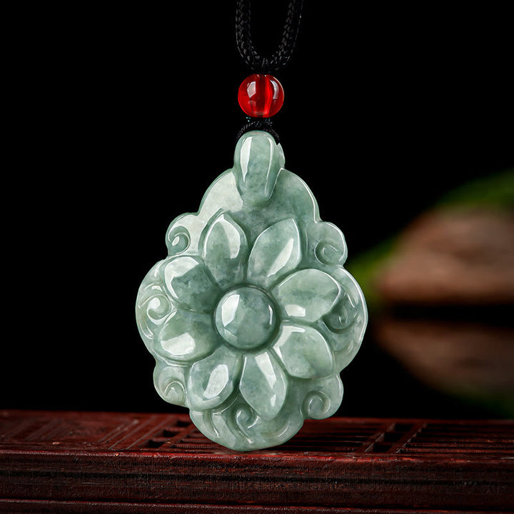 Colgante de collar de la suerte con diseño de flores de Kalanchoe blossfeldiana de Jade Natural con Buddha Stones