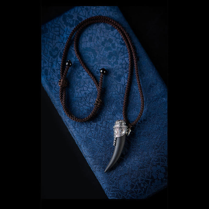 Colgante de plata de ley 925 con diseño de diente de lobo de obsidiana negra