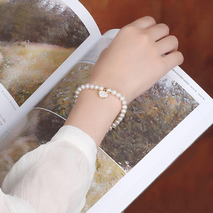Pulsera de cuentas con dije de concha de cristal y perlas naturales chapadas en oro de 14 quilates con Buddha Stones