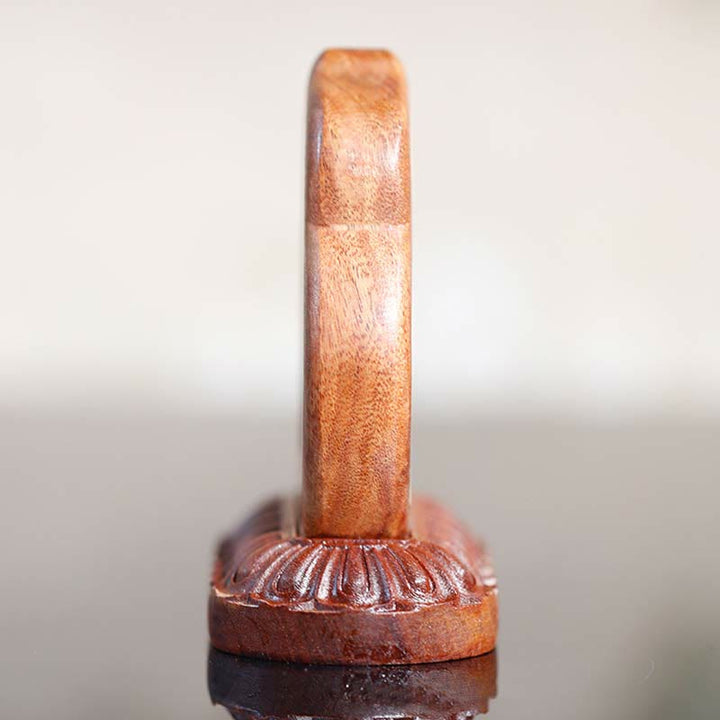 Estatua decorativa de madera grabada de Guru Rinpoche Buddha Padmasambhavan Serenity