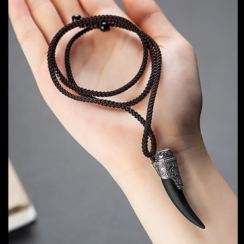 Colgante de plata de ley 925 con diseño de diente de lobo de obsidiana negra