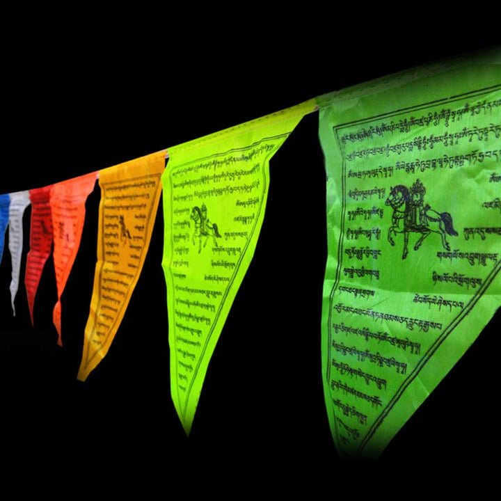 Banderas de oración triangulares para exteriores con bendición tibetana (25 unidades) - image 4