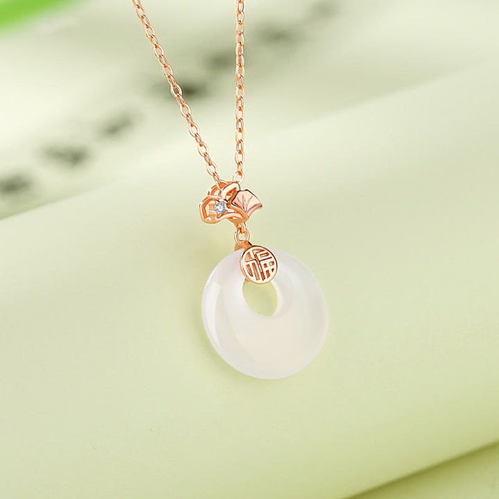 Buddha Stones Plata de ley 925 Hoja de Ginkgo Mariposa Calcedonia Rosa Hetian Jade Hebilla de la Paz Fu Carácter Armonía Collar Colgante