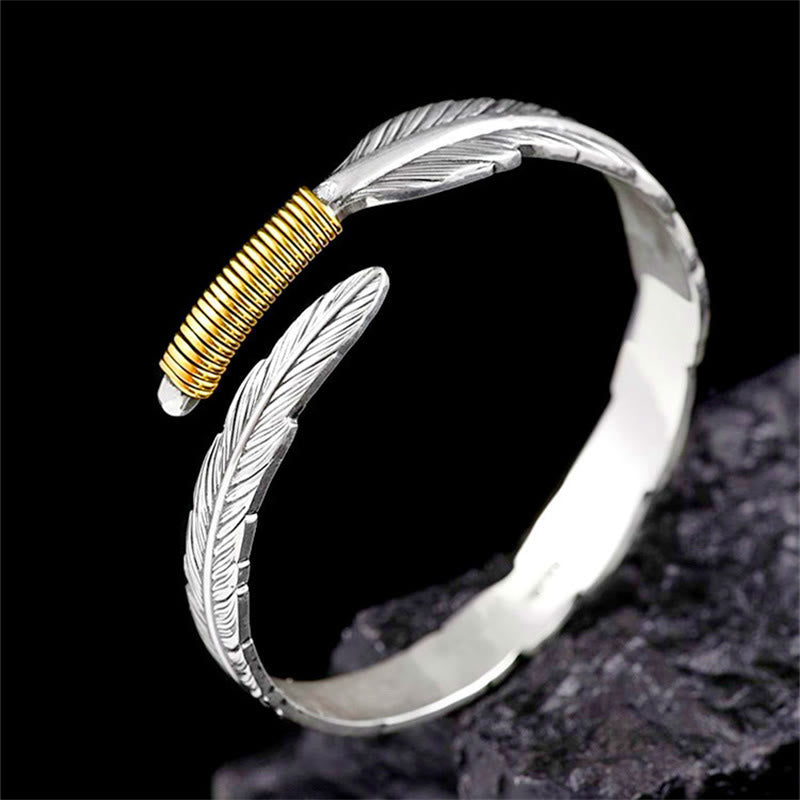 Brazalete con diseño de plumas de Buddha Stones, brazalete de la suerte grabado