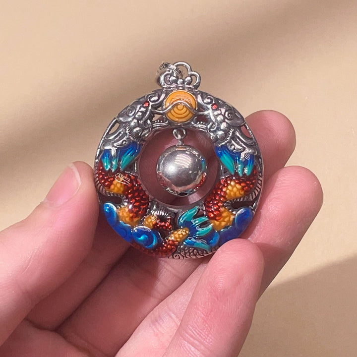 Colgante de collar de protección de cobre con cuentas de juego de dragones dobles coloridos del Año del Dragón de Buddha Stones