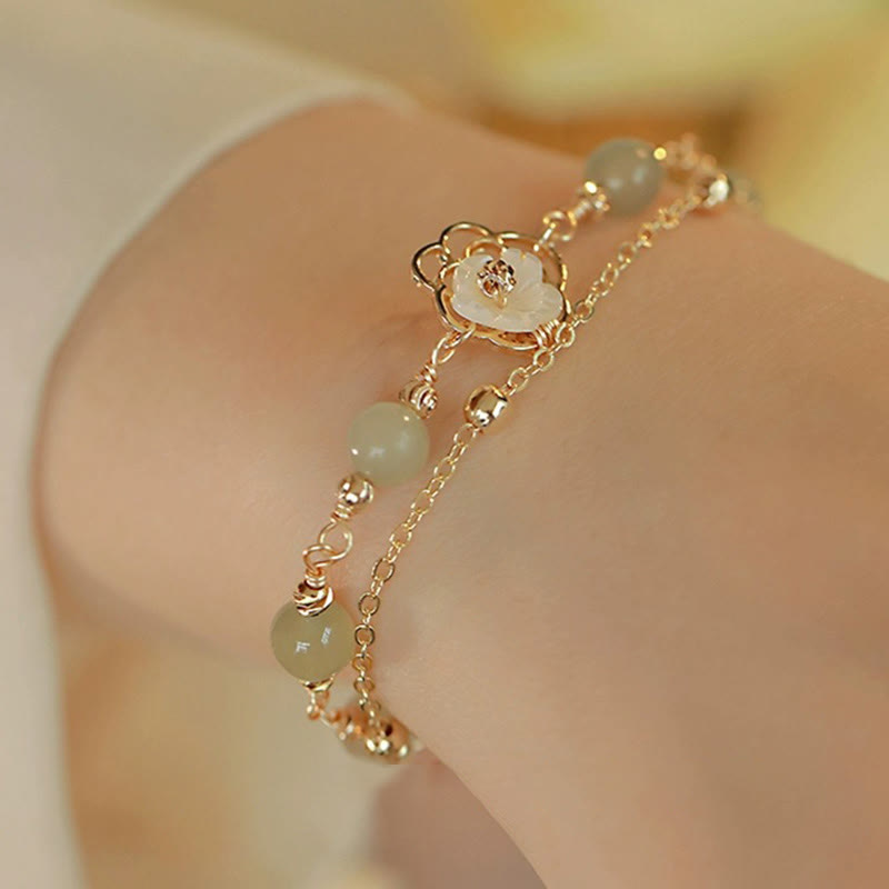 Buddha Stones Pulsera de la Suerte de Doble Capa con Flor de Piedra Tridacna y Mariposa de Jade chapada en Oro de 14 Quilates
