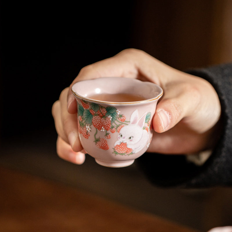 Taza de té de cerámica con diseño de flor de conejo y fresa, Buddha Stones, taza de té de Kung Fu, 55ml