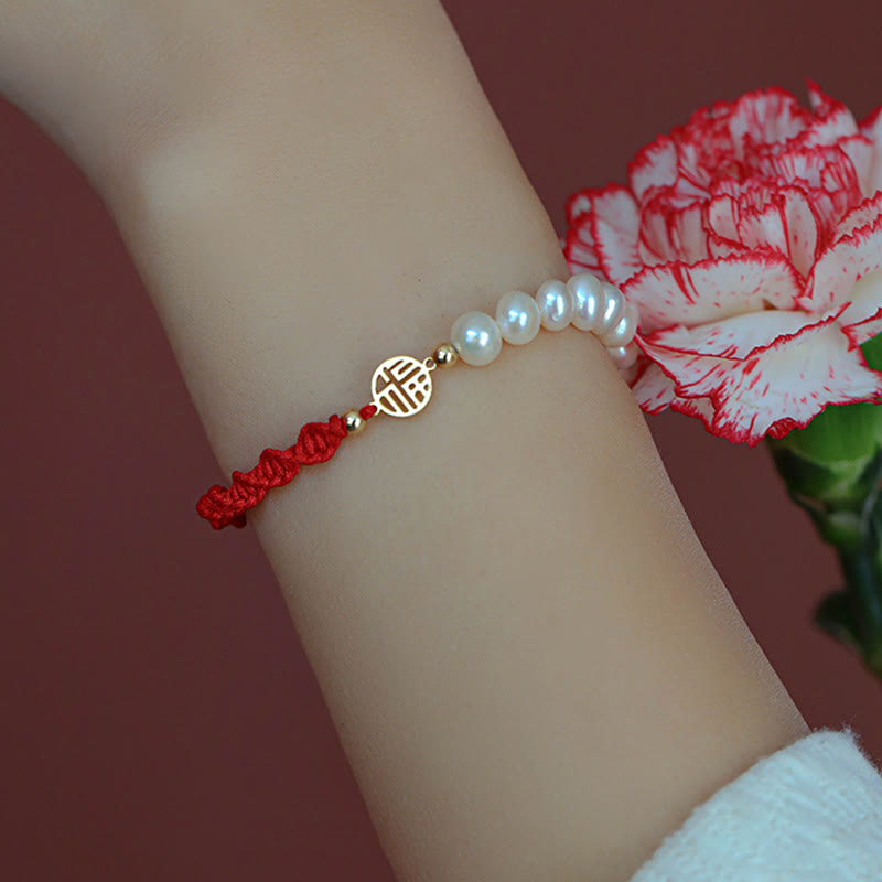 Pulsera de hilo rojo trenzada con protección de la suerte y perlas chapadas en oro de 14 quilates