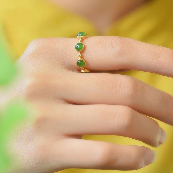 Anillo ajustable calmante curativo de jade cian con Buddha Stones
