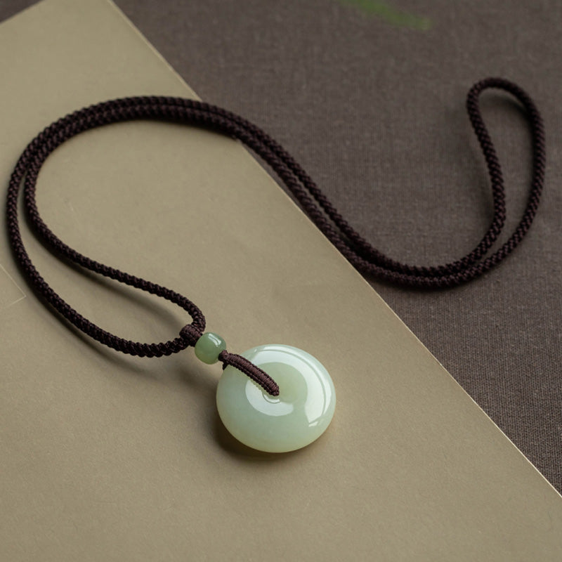 Colgante de collar de prosperidad de suerte con hebilla de paz de jade redondo natural