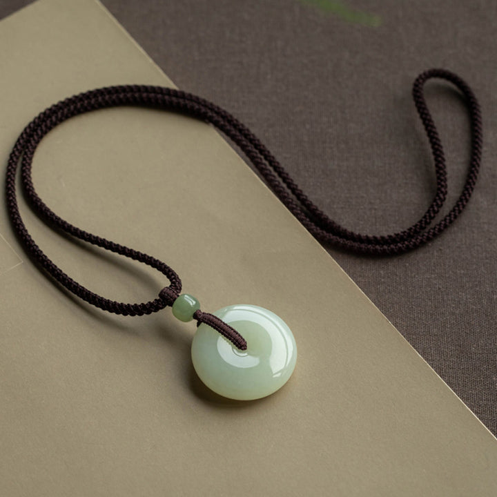 Colgante de collar de prosperidad de suerte con hebilla de paz de jade redondo natural