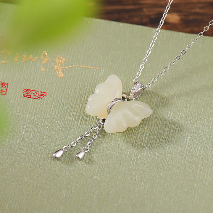 Colgante de collar con colgante de mariposa de jade blanco hetiano chapado en plata de ley 925 con Buddha Stones