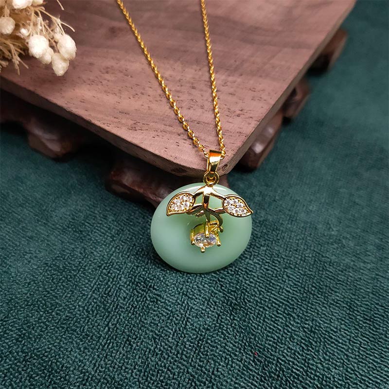 Collar con colgante de cadena con Buddha Stones, hoja de Jade redonda, bendición, fortuna