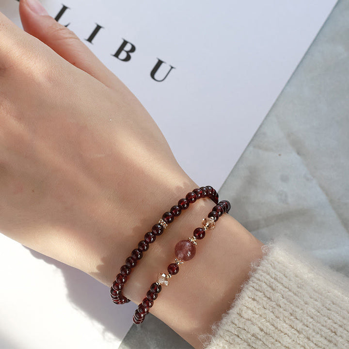 Pulsera de doble vuelta con estabilidad de cuarzo fresa y granate natural chapada en oro de 14 quilates con Buddha Stones