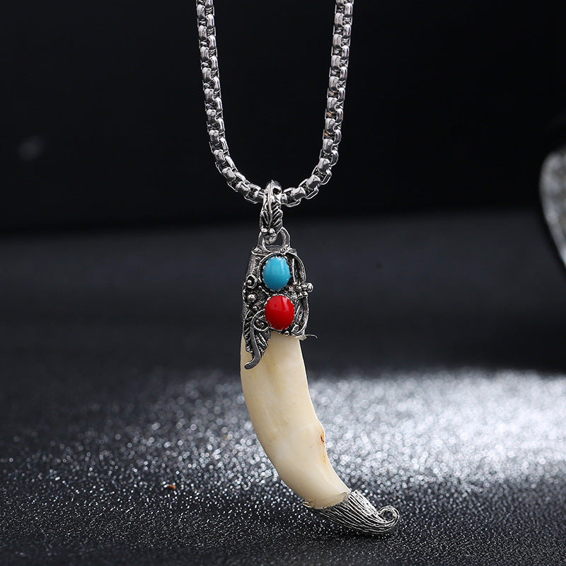 Colgante de collar de equilibrio de acero de titanio con dientes de lobo de imitación