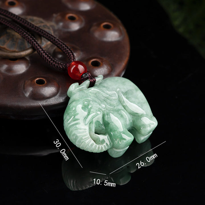 Colgante de cadena con collar de fuerza de la suerte de jade de elefante