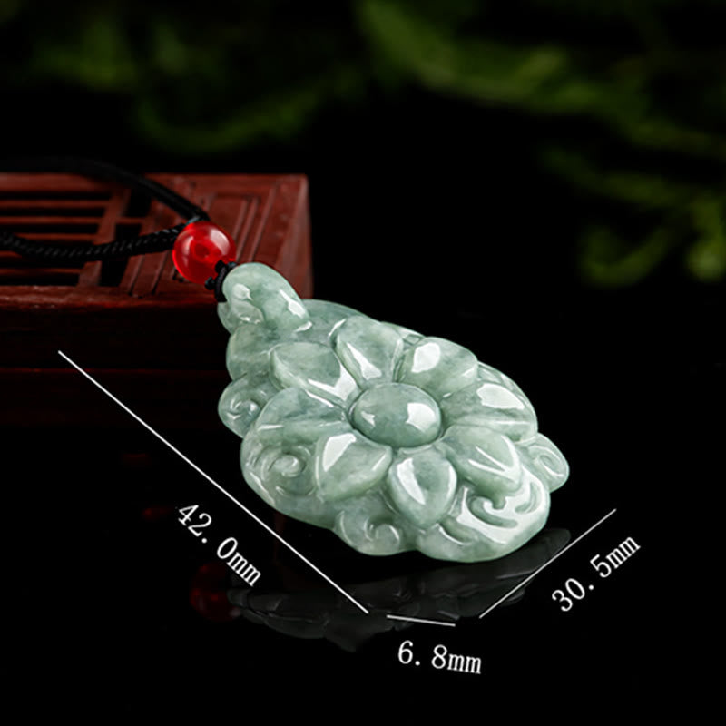 Colgante de collar de la suerte con diseño de flores de Kalanchoe blossfeldiana de Jade Natural con Buddha Stones