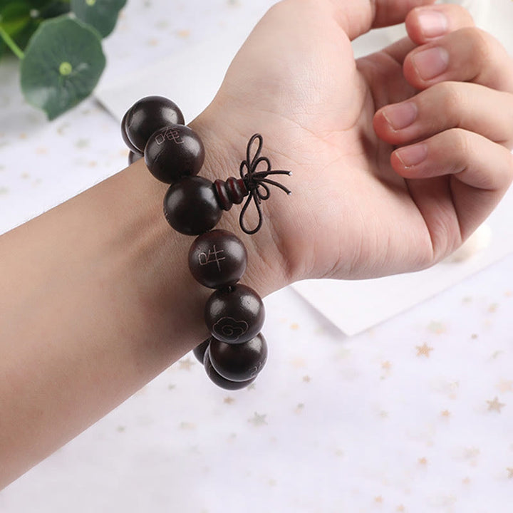 Pulsera de protección de nubes auspiciosas con carácter Om Mani Padme Hum de sándalo rojo de hoja pequeña con incrustaciones de plata de ley 925 con Buddha Stones