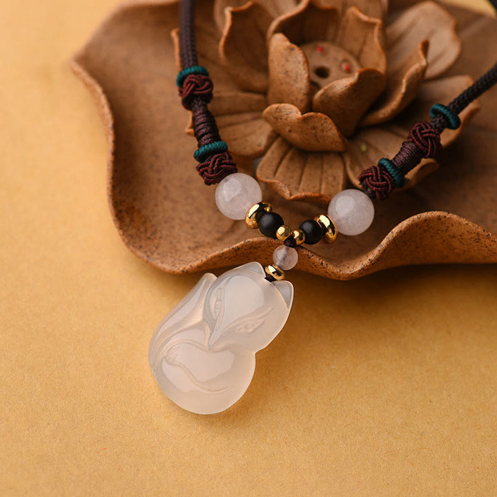 Collar con colgante de cadena de armonía con cuentas de cristal rosa de zorro de calcedonia con Buddha Stones