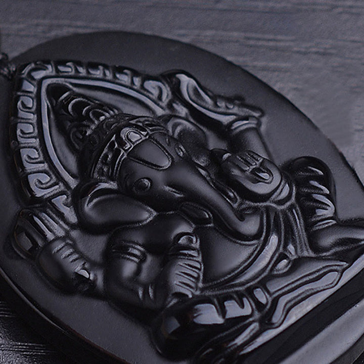 Collar con amuleto de riqueza de elefante Ganesh Ganpati de obsidiana tibetana con Buddha Stones