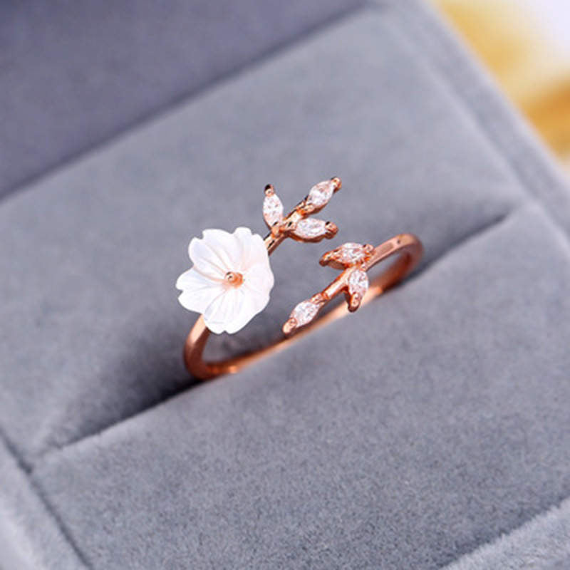 Anillo de la suerte de cobre con diseño de hojas de flor de ciruelo y Buddha Stones